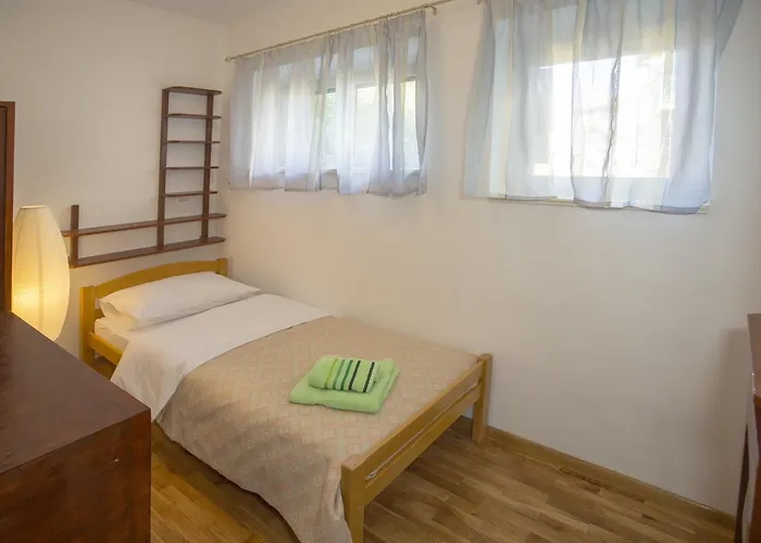 Mina Apartment Split