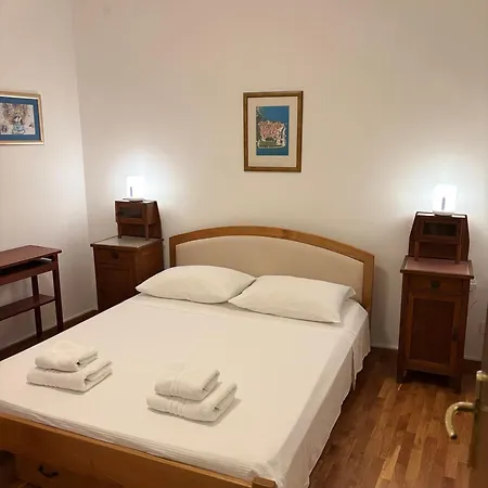 Mina Apartment Split